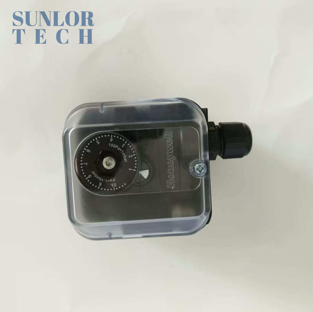 Adjustable gas and air electric pressure switches control valve