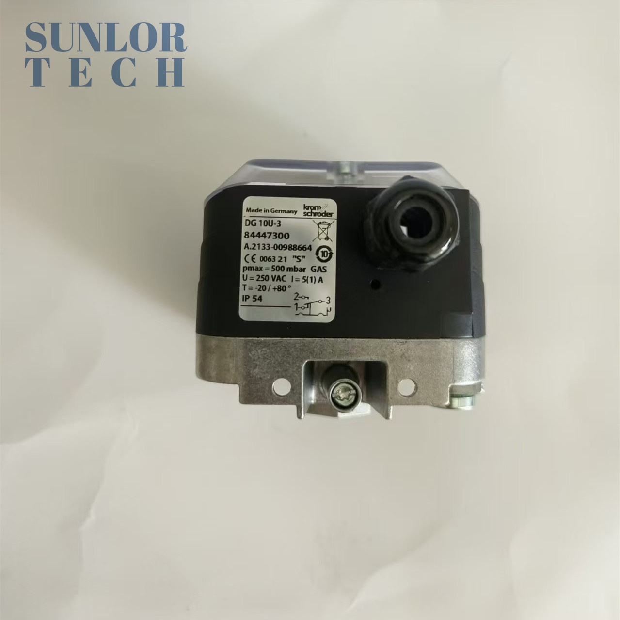 Adjustable gas and air electric pressure switches control valve