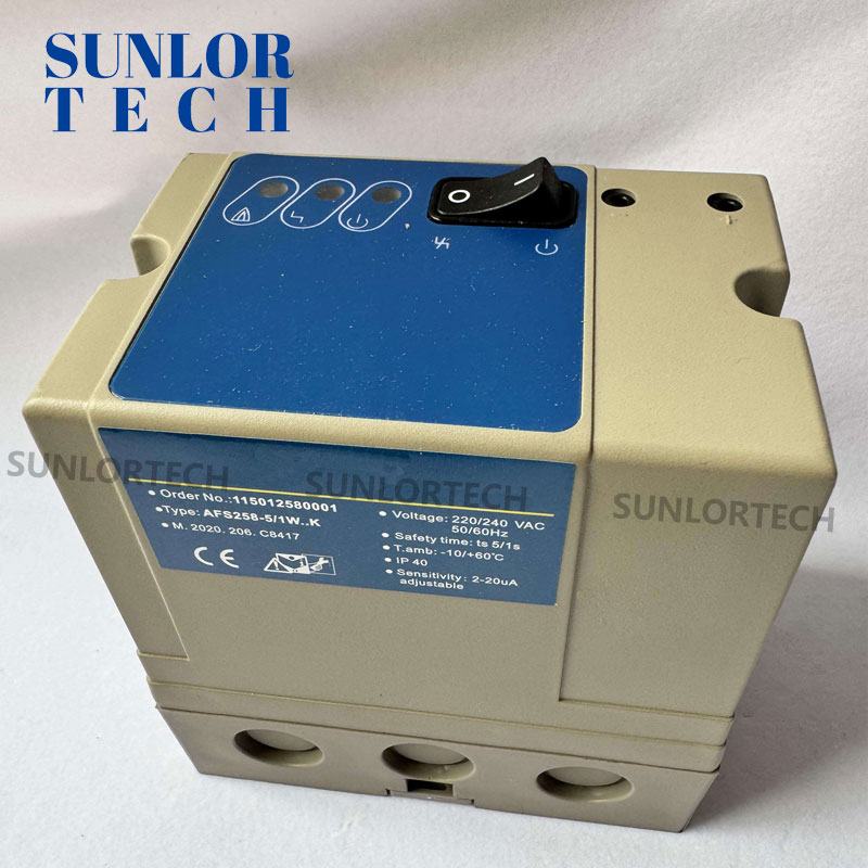 Контроллер горения AFS258 со встроенным трансформатором зажигания, промышленный класс помехозащищённости, способен заменить шкаф управления